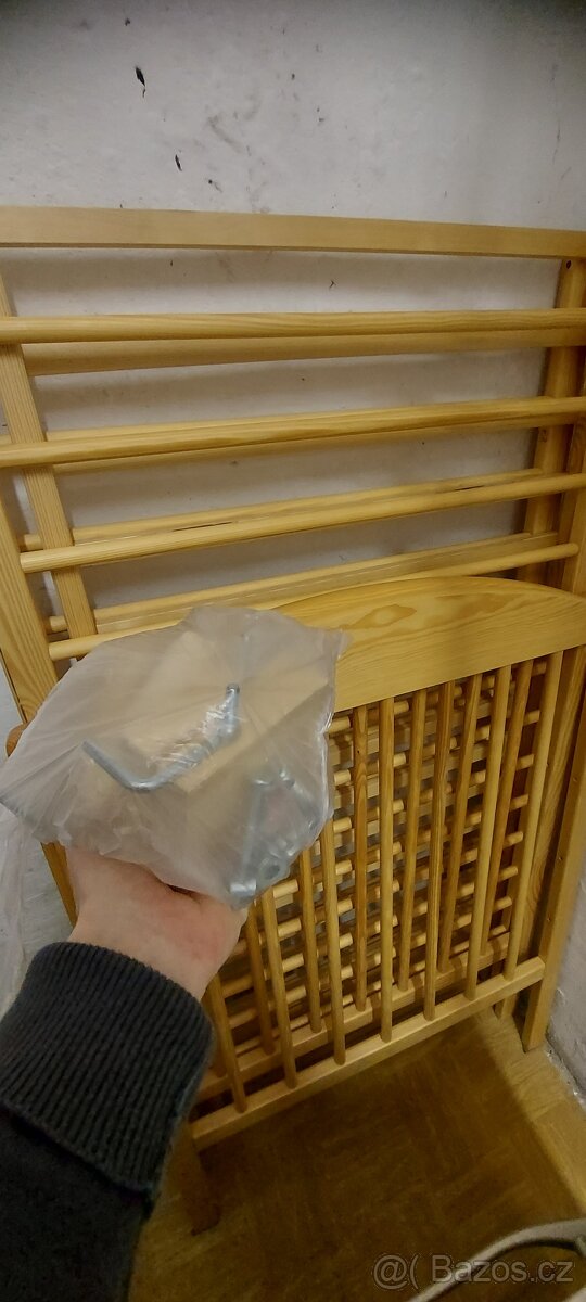 Set věci - postýlka, jídelní židlička....