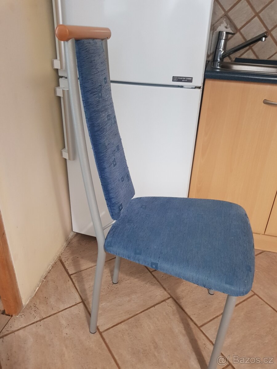 Jídelní stůl a židle