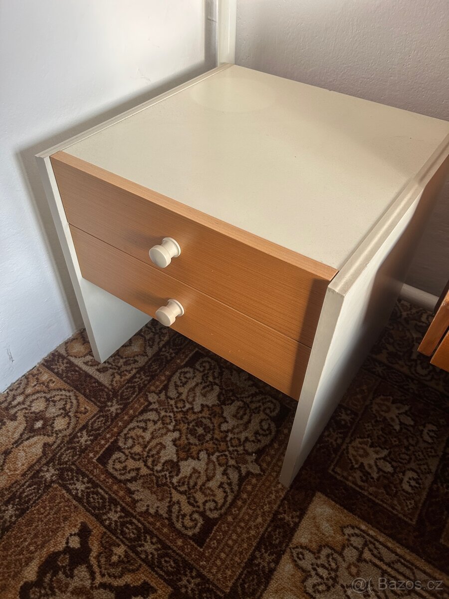 Noční stolek