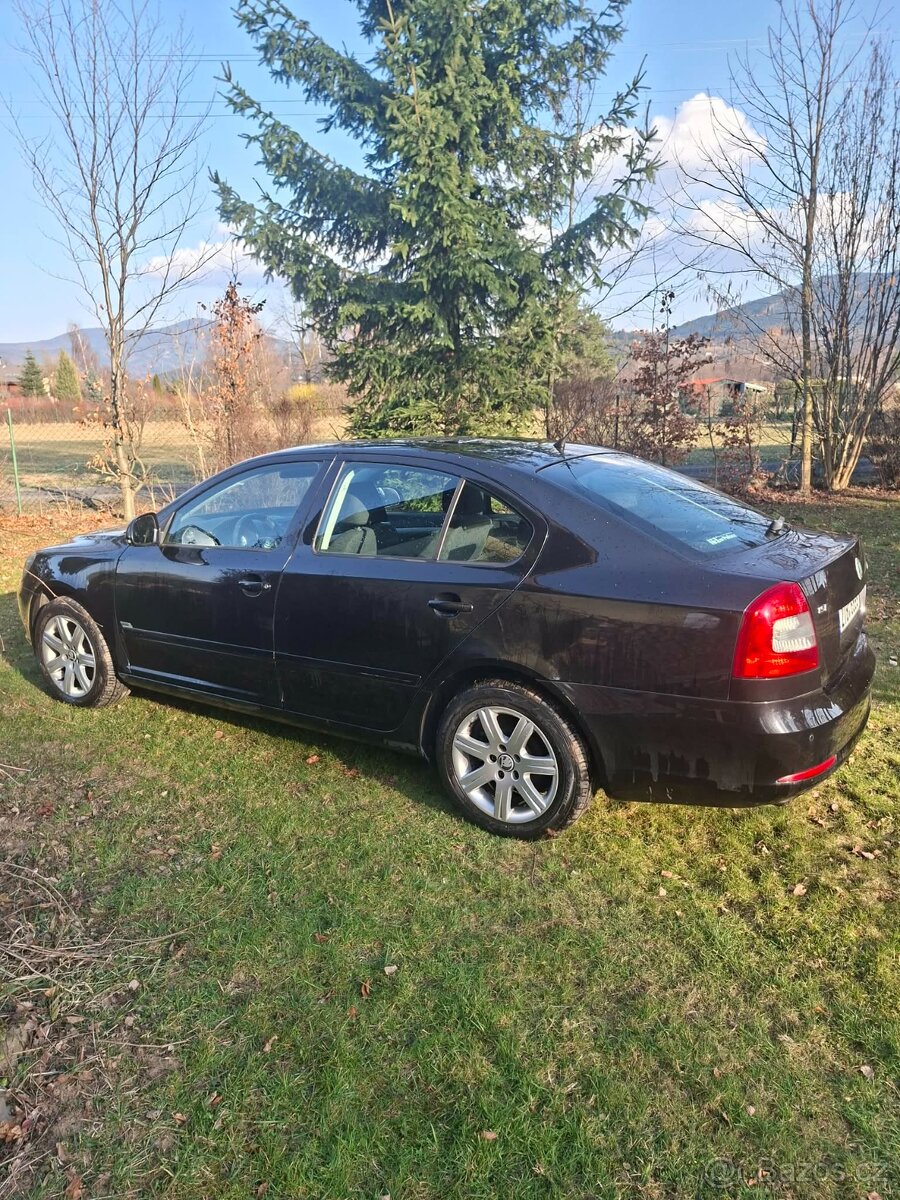 Škoda Octavia TSi černá barva