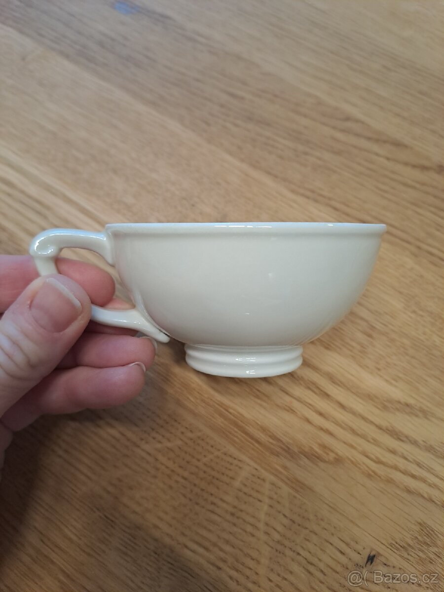 Stary porcelánový hrníček