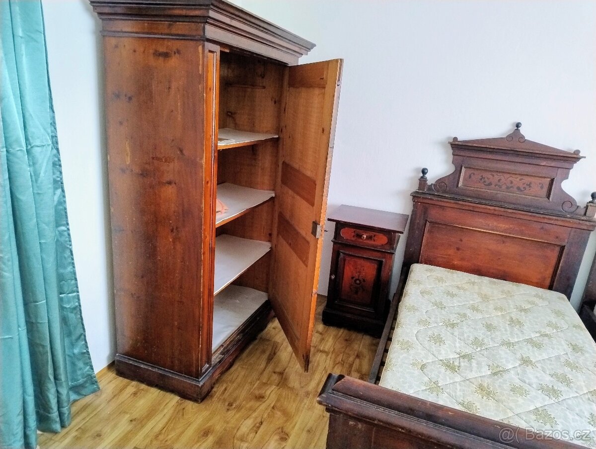 Starožitný nábytek