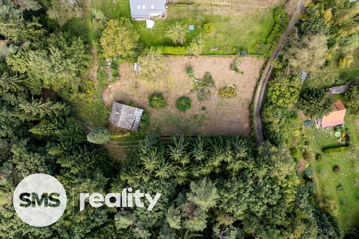 Soukromí u lesa, projekt v ceně – pozemek 1 600 m² v Hrusicí