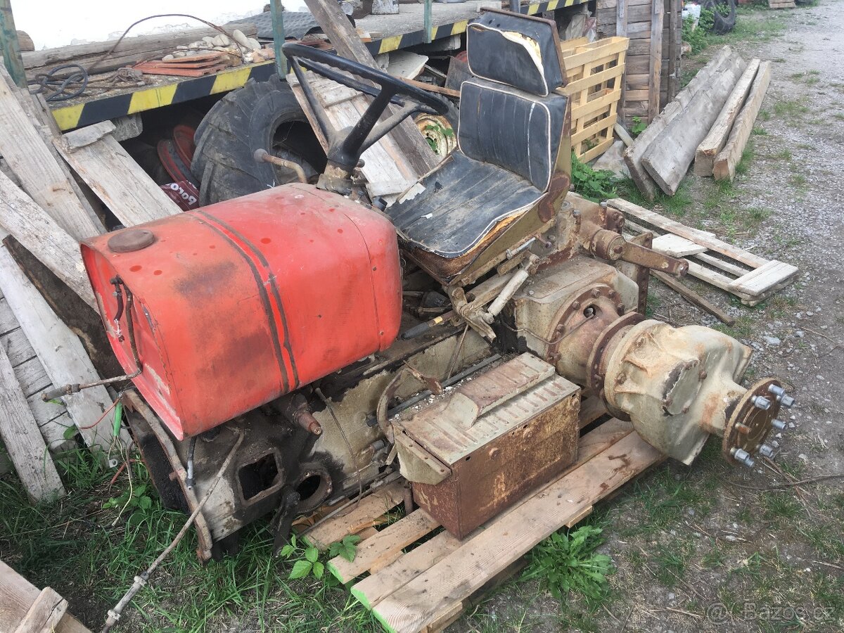 Zetor 5711/5718 část traktoru zánovní stav nebo díly