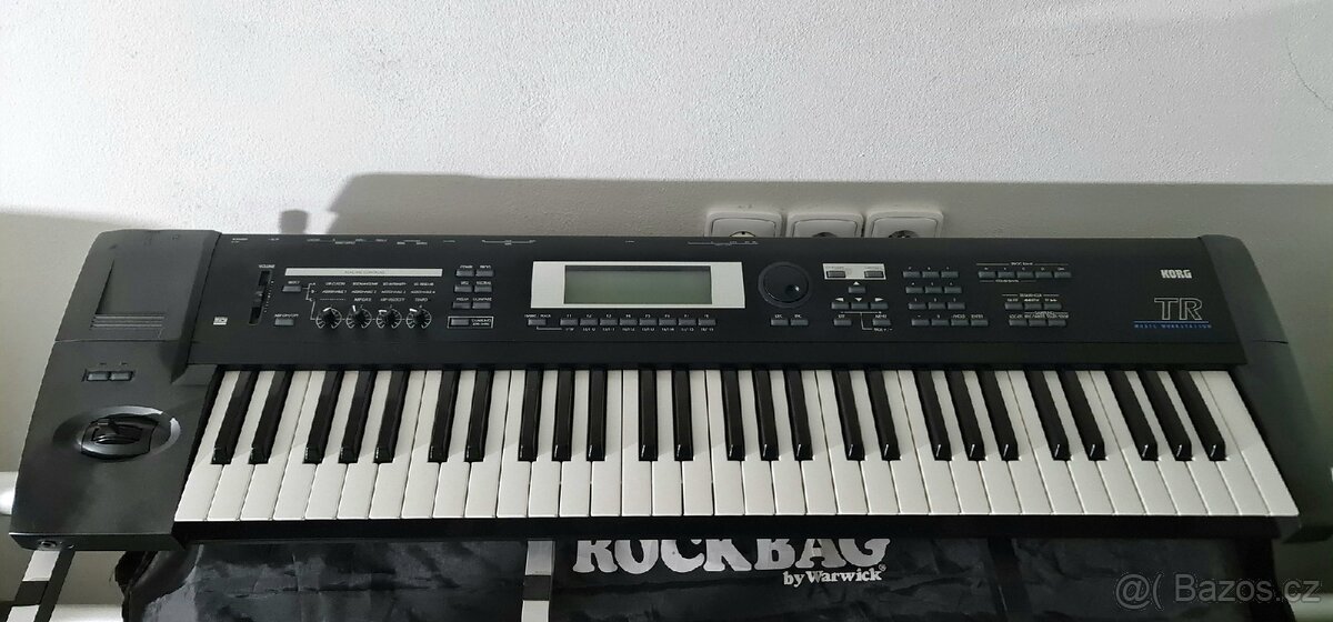 KORG TR 61 + bag rockbag