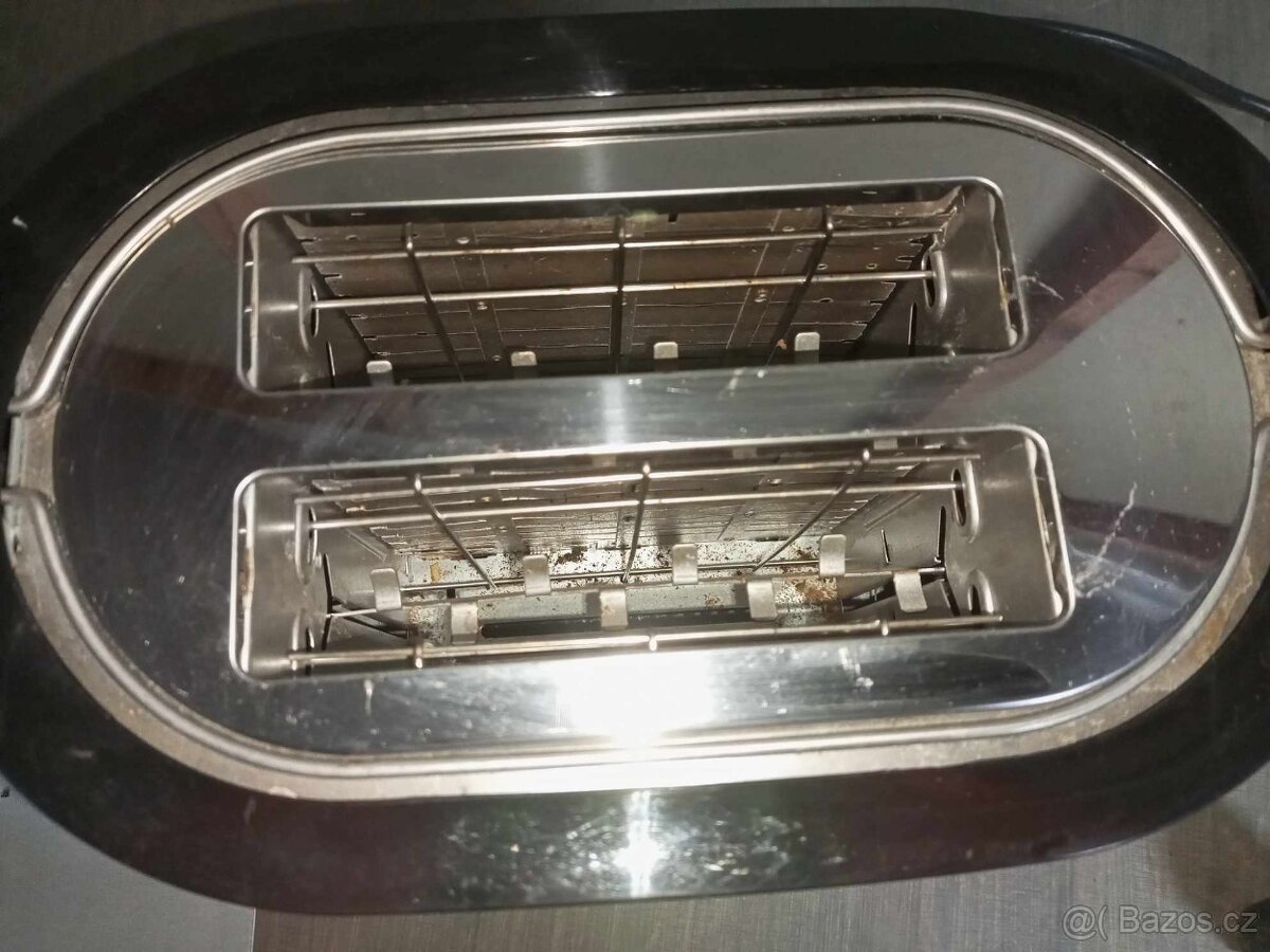Topinkovač Electrolux EAT 3200 s XL otvory na chleba