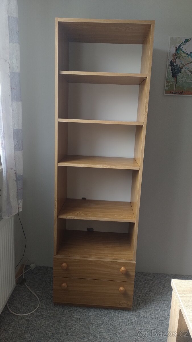 P.: Skříňka vysoká
