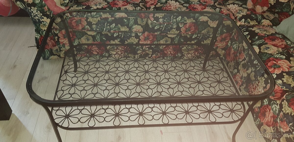 Ikea konferenční stolek