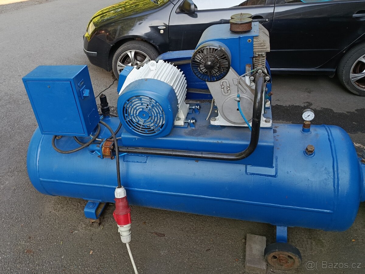Kompresor ORLÍK 2JSK-75 - 833L/min, 300L, 8bar, 7,5KW