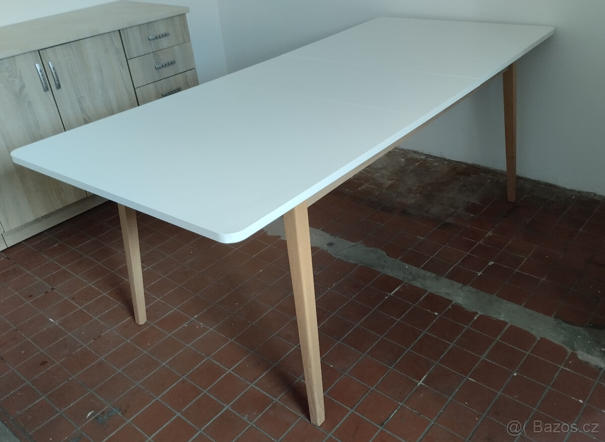 Rozkládací bílý jídelní stůl – 160/200×90 cm