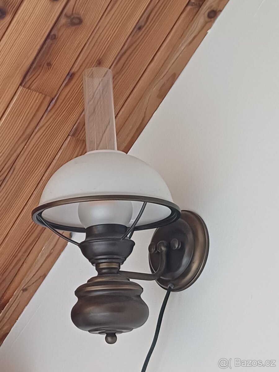 Nástěnná lampa