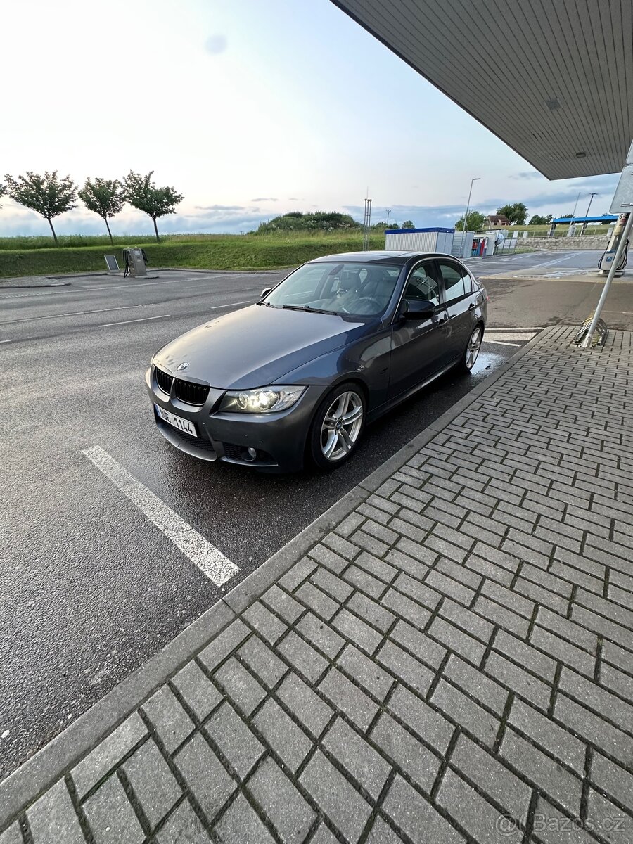BMW E90 330i 190kw 2005 manual