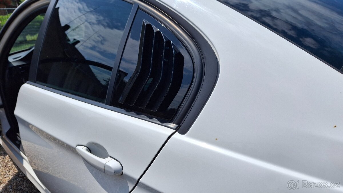 BMW e90 spoiler na okna