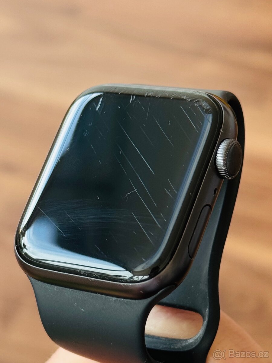 Apple Watch 6 (GPS) 44mm černé