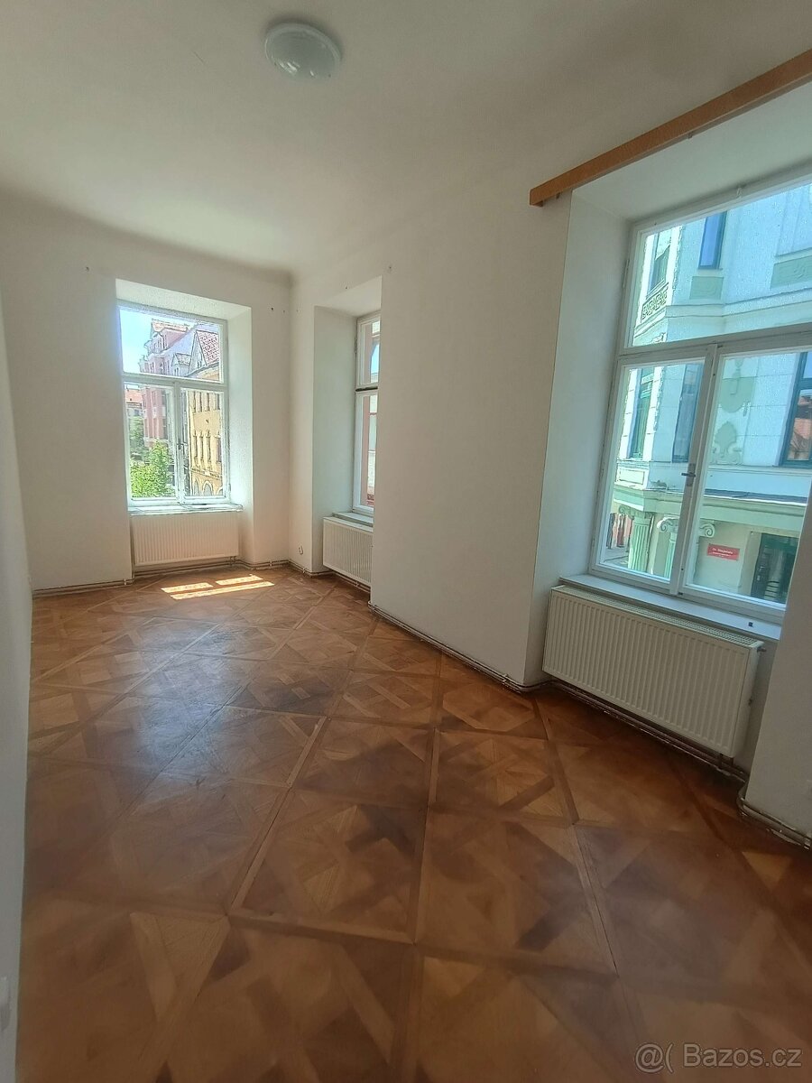 Pronájem 4+1 České Budějovice, Dr. Stejskala - centrum