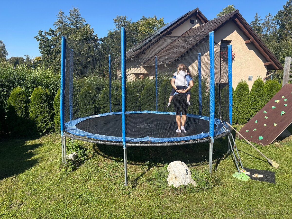 Trampolína 366