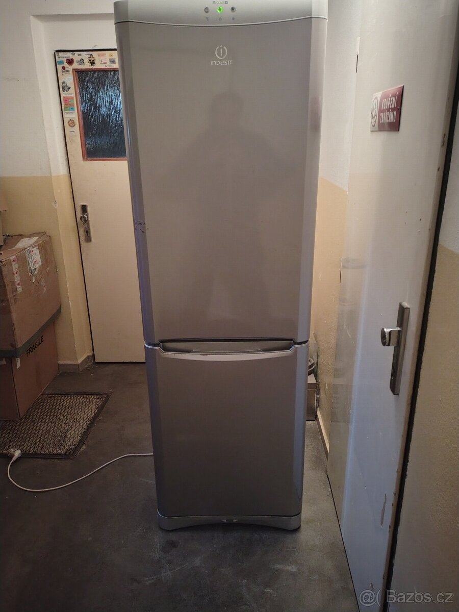 Kombinovaná lednice Indesit se zárukou