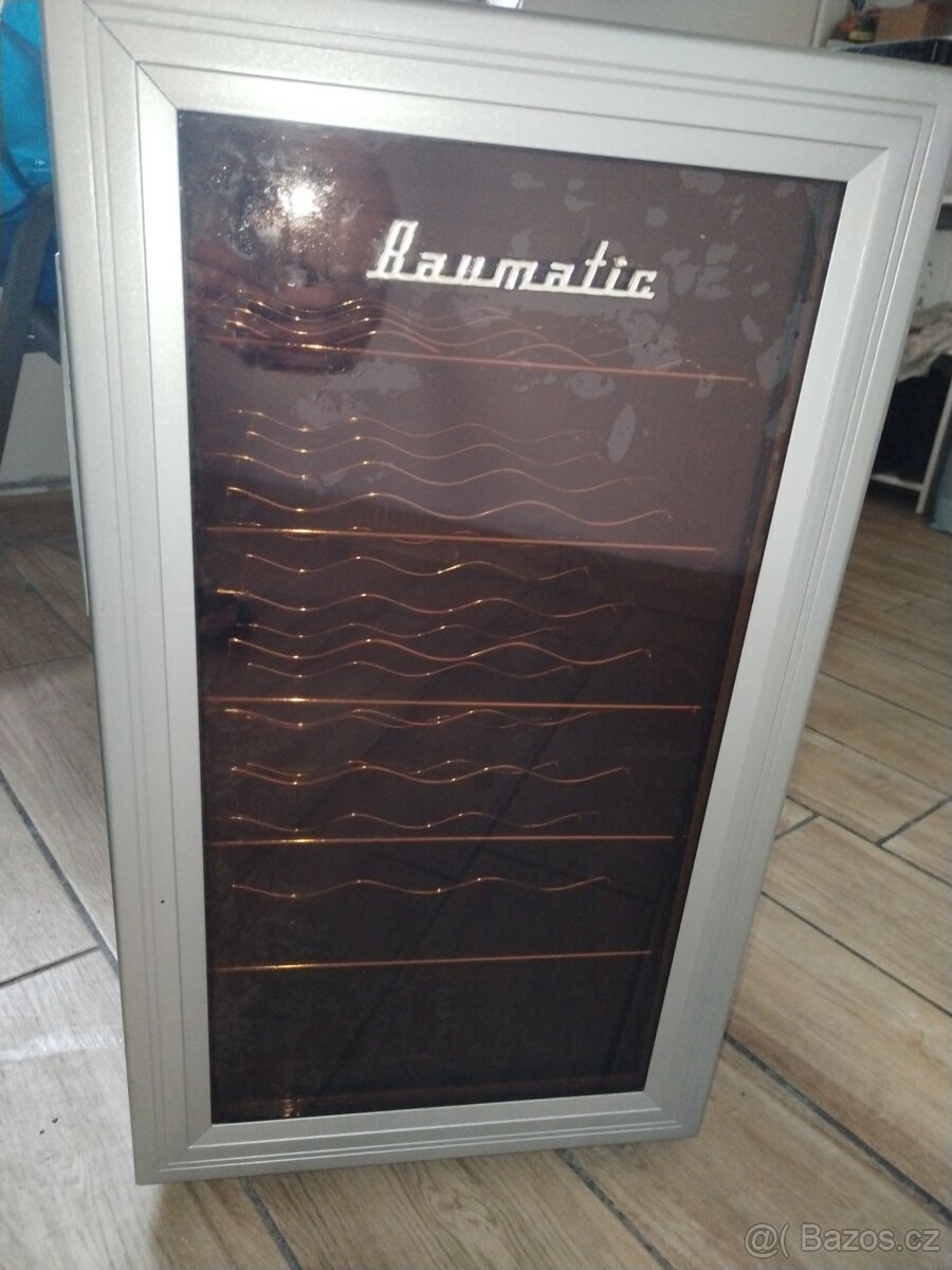 Vinotéka Baumatic BW18BL černá/sklo