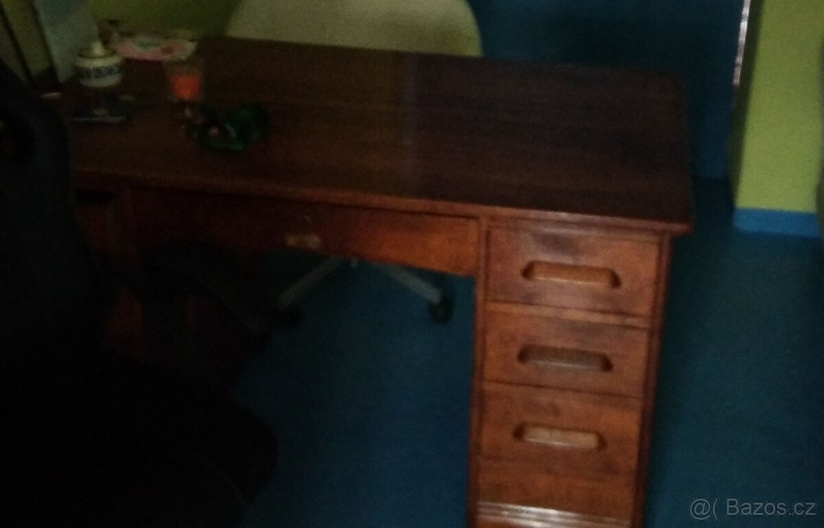 Starožitný psací stůl