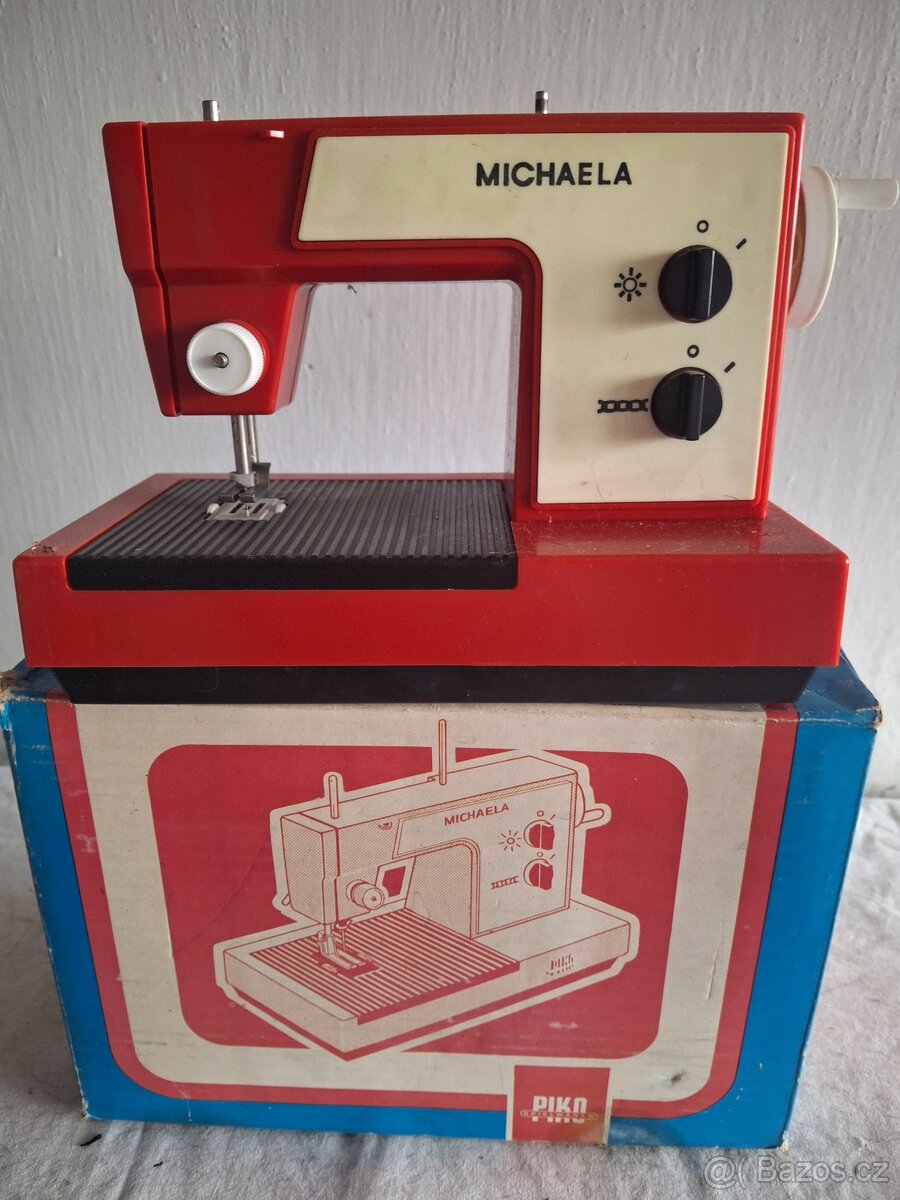 Retro dětský šicí stroj