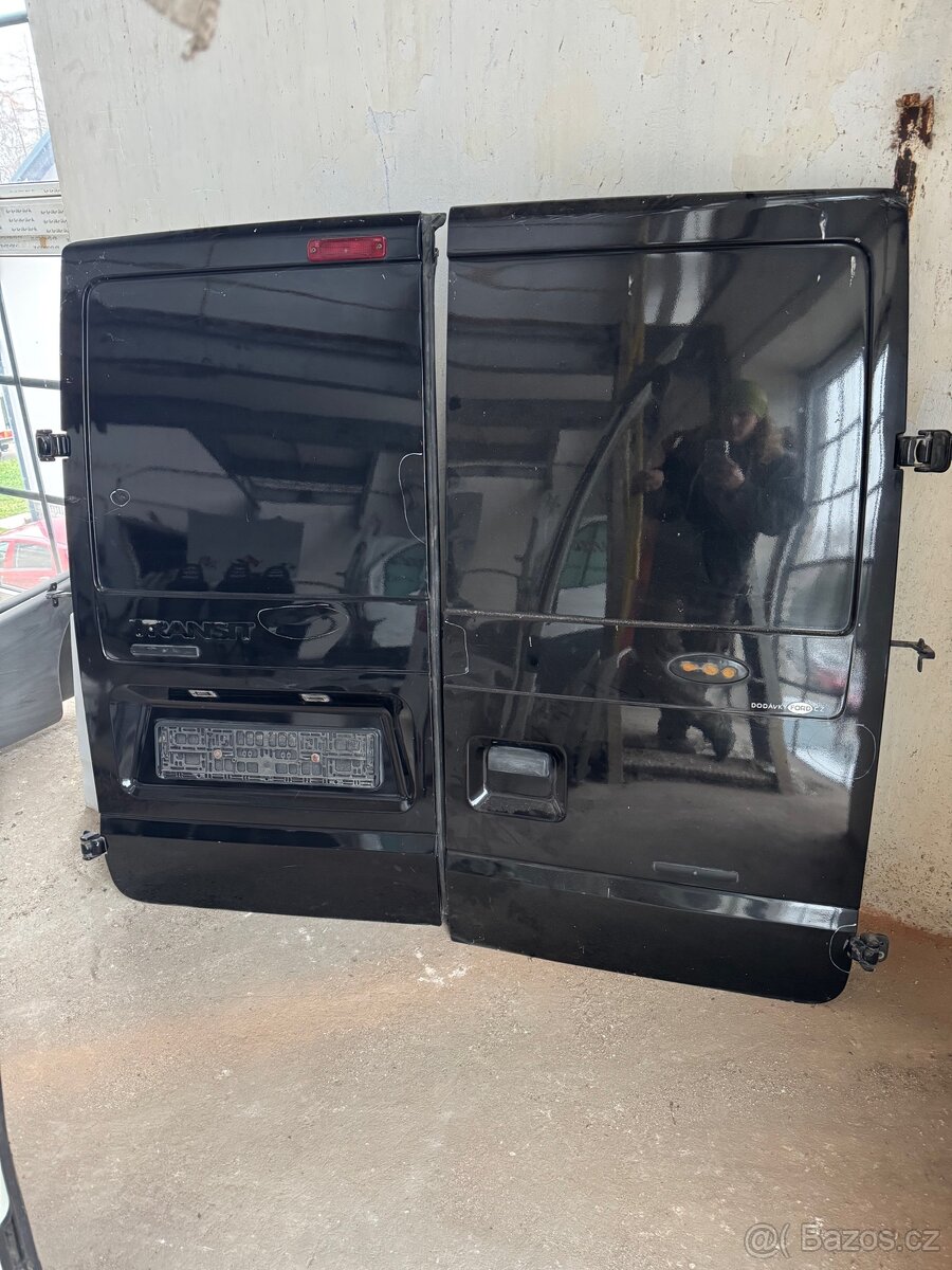 Ford Transit 2005, zadní 5. dveře
