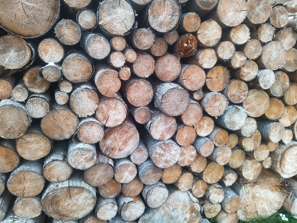 Prodám smrkové palivové dřevo a odkorky