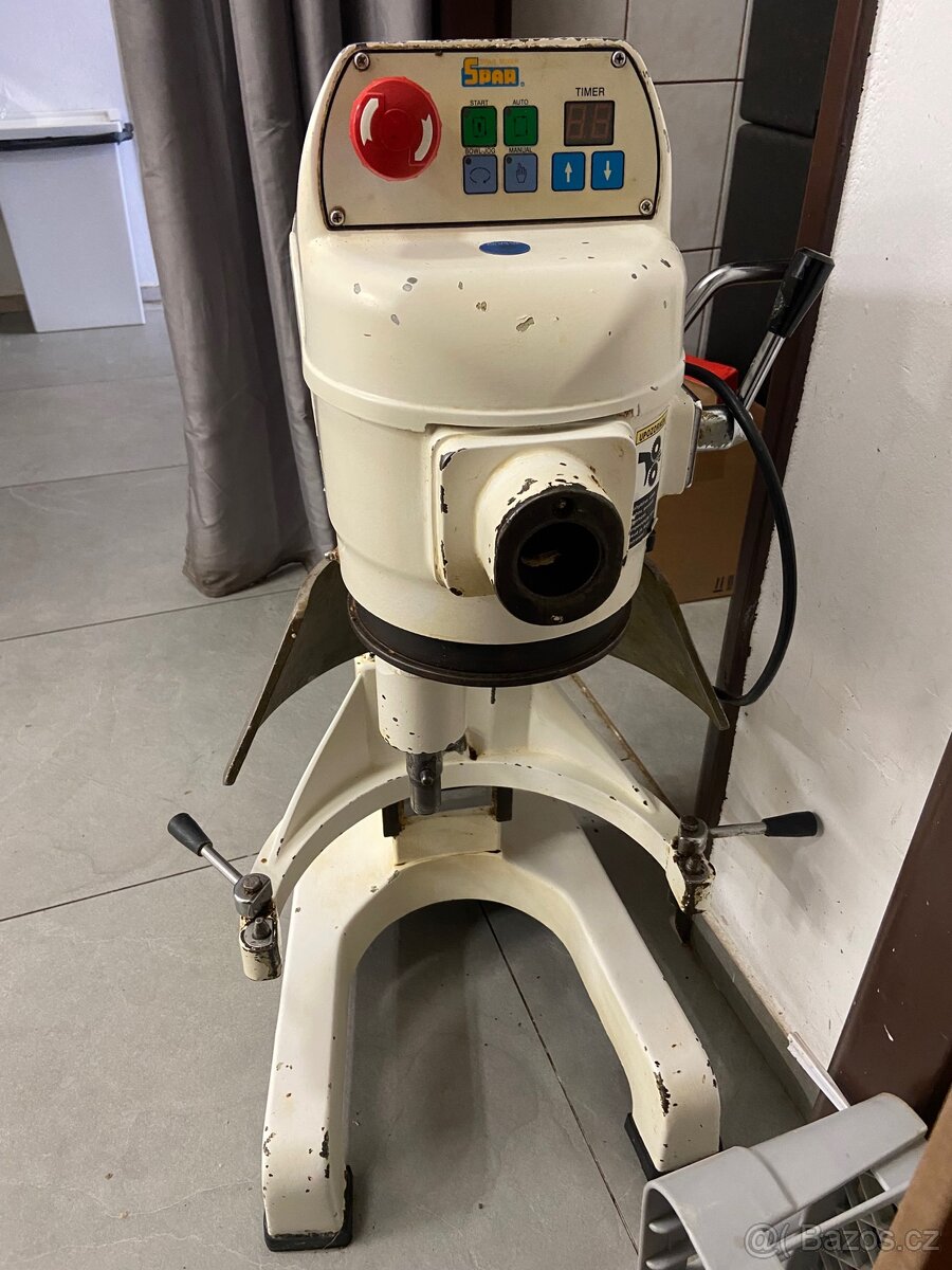 Univerzální kuchyňský robot SPAR SP-200D-B