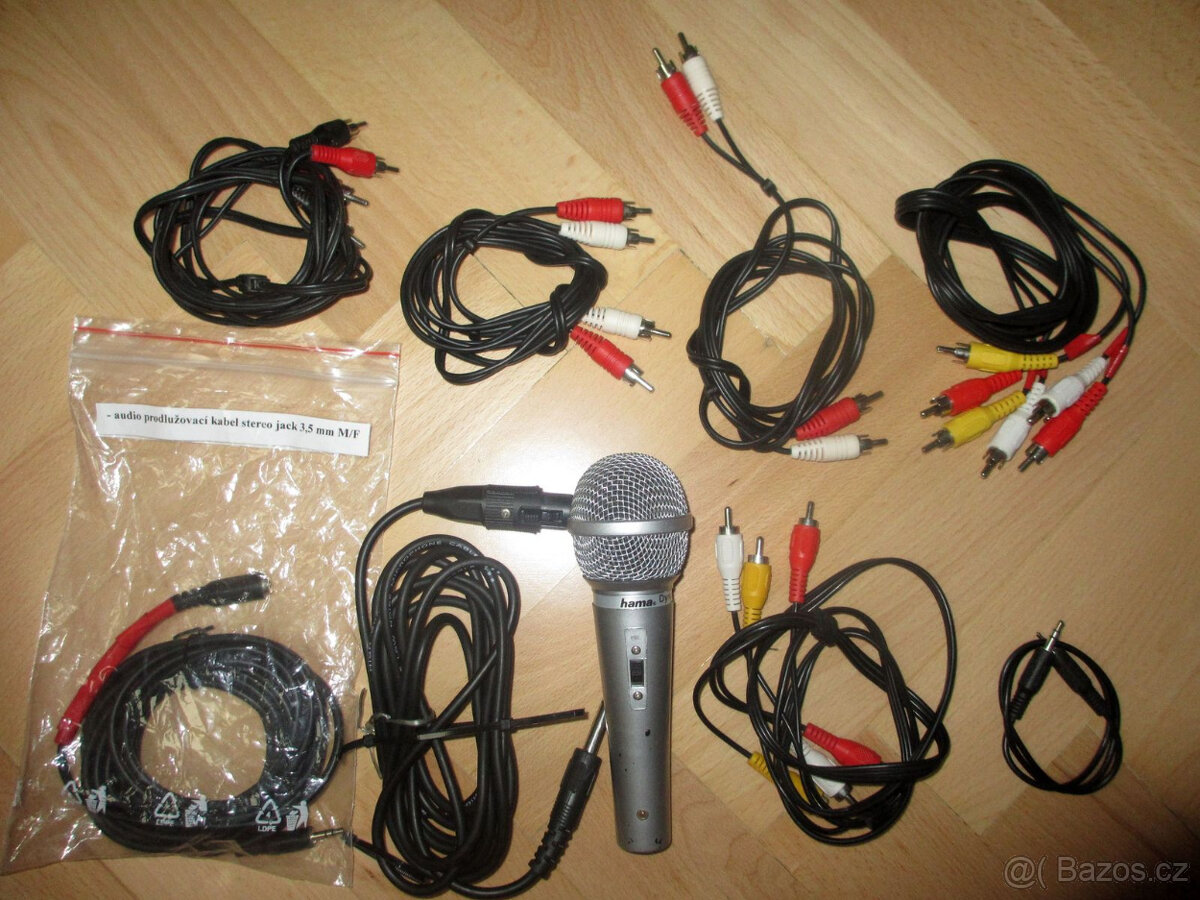 Mikrofon a propojovací kablíky