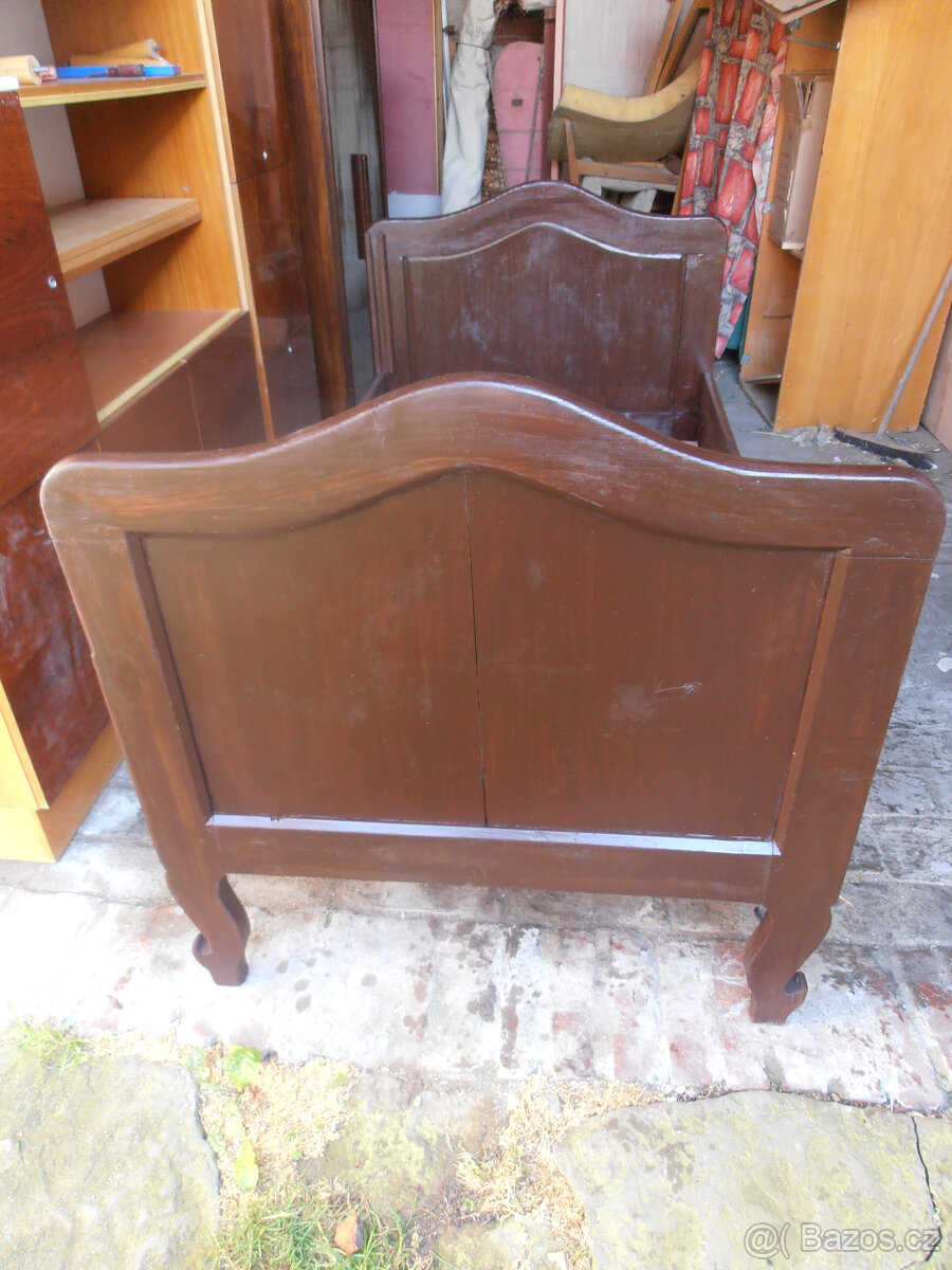 STAROŽITNÁ DŘEVĚNÁ POSTEL