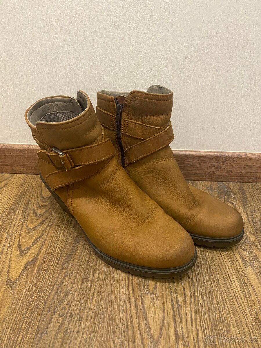 Nizke kozacky Ecco 40