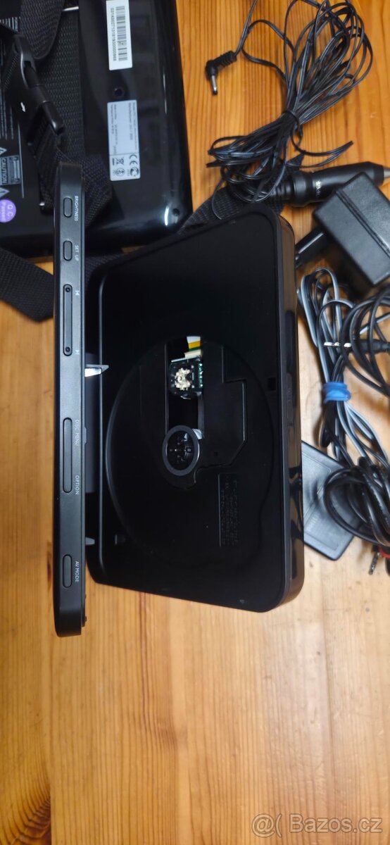 DVD Philips PET7402D/12 do auta