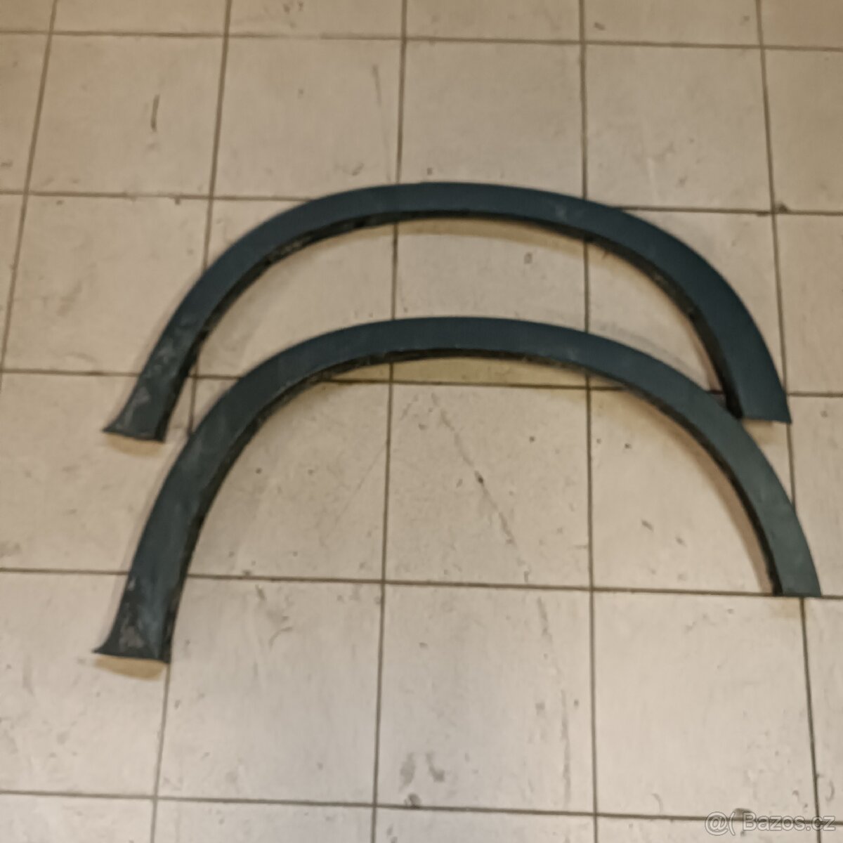 BMW E70 X5 úzké lemy blatníků