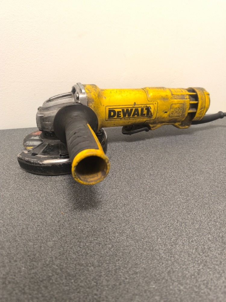 Dewalt DWE4233 Úhlová Bruska