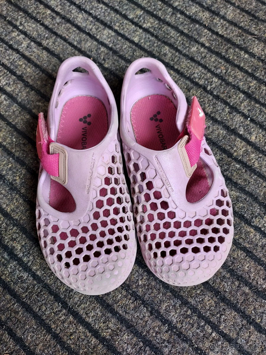 Vivobarefoot děravé velikost 30