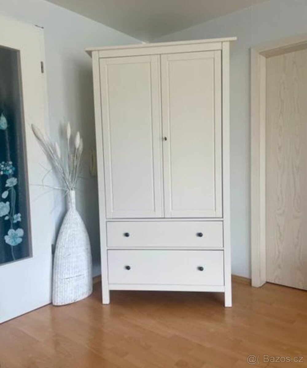 ŠATNÍ SKŘÍŇ IKEA HEMNES