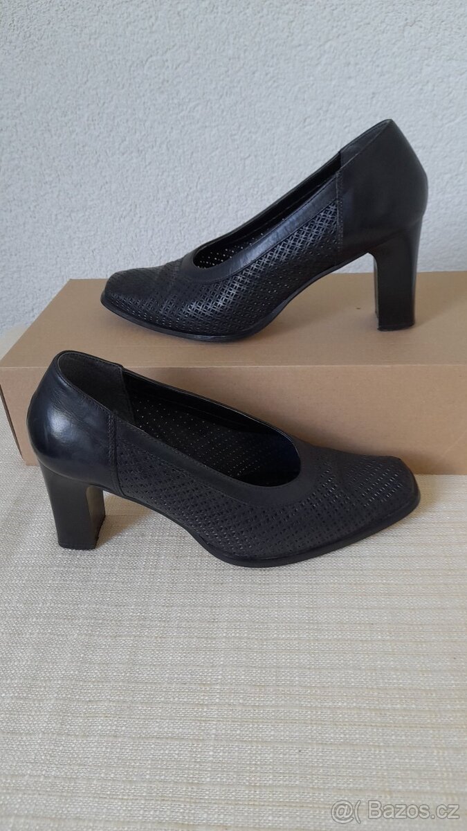 Černé kožené italské boty na podpatku Gaia