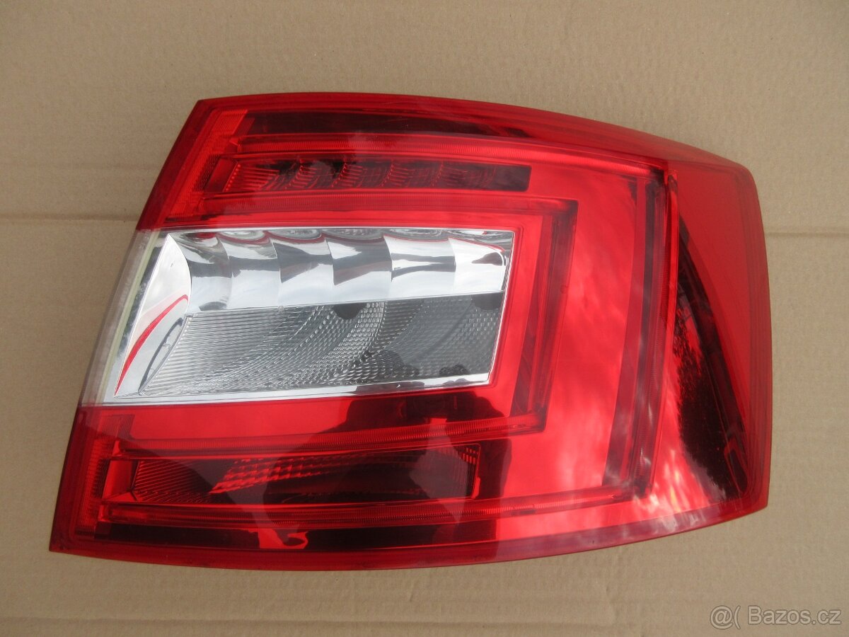 Škoda Octavia III sedan pravé zadní světlo 5E5945112A