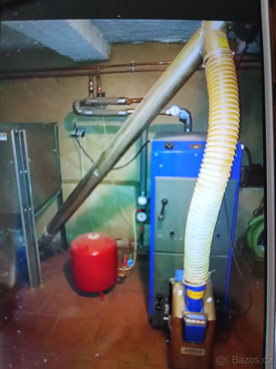 Automatický kotel na pelety a dřevo