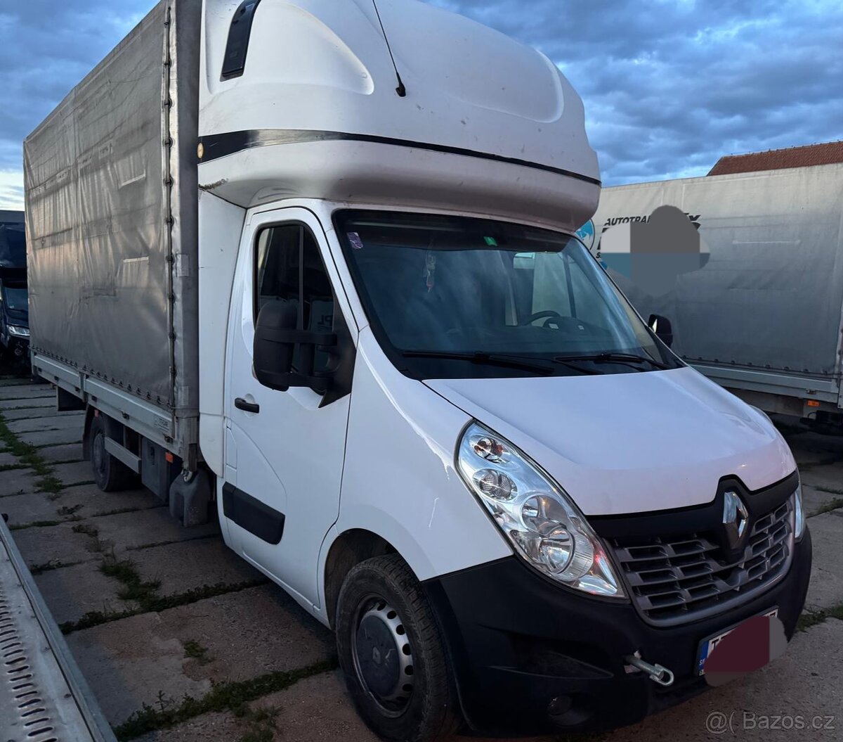 Renault Master 2,3, rok 2019, motor v chodu ale kouří