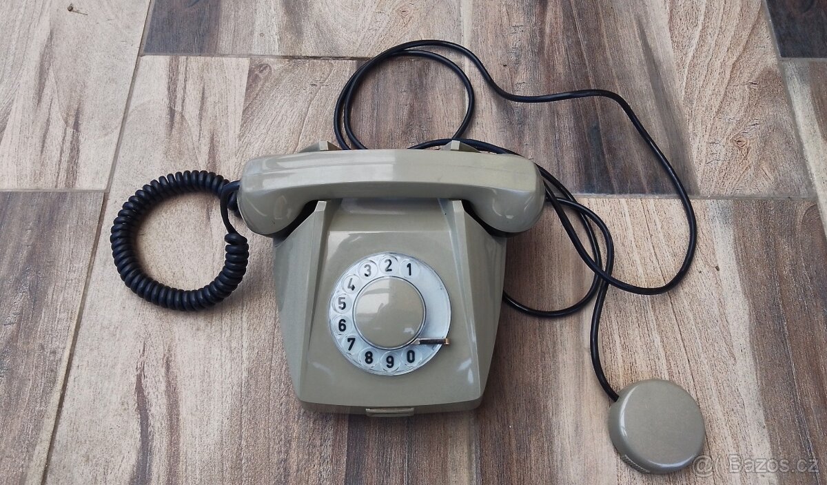 Prodám telefon z roku 1976