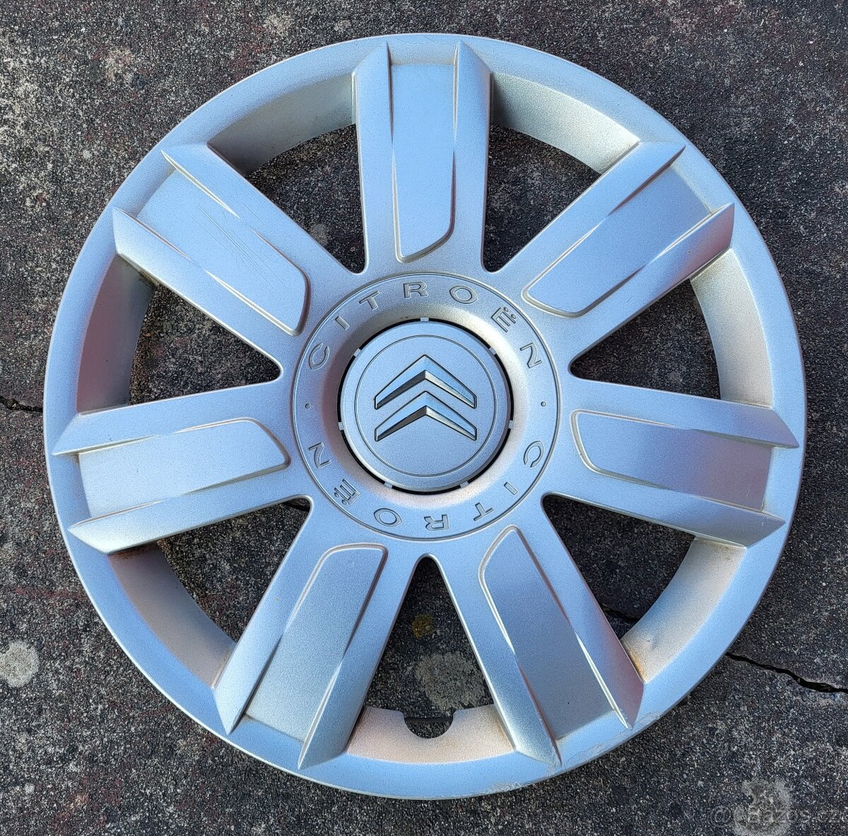 1 kus poklice Citroen 15"