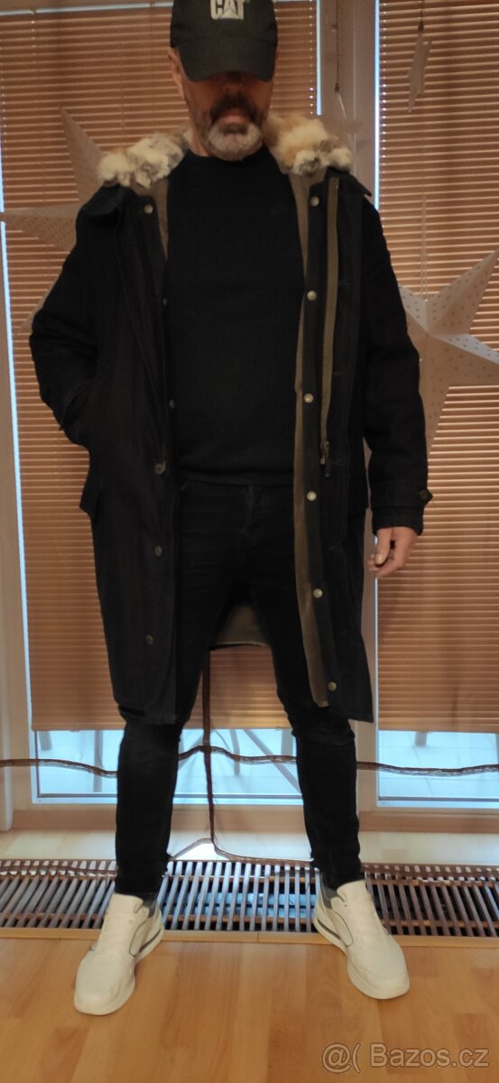 Dlouhá zimní parka s kapucí