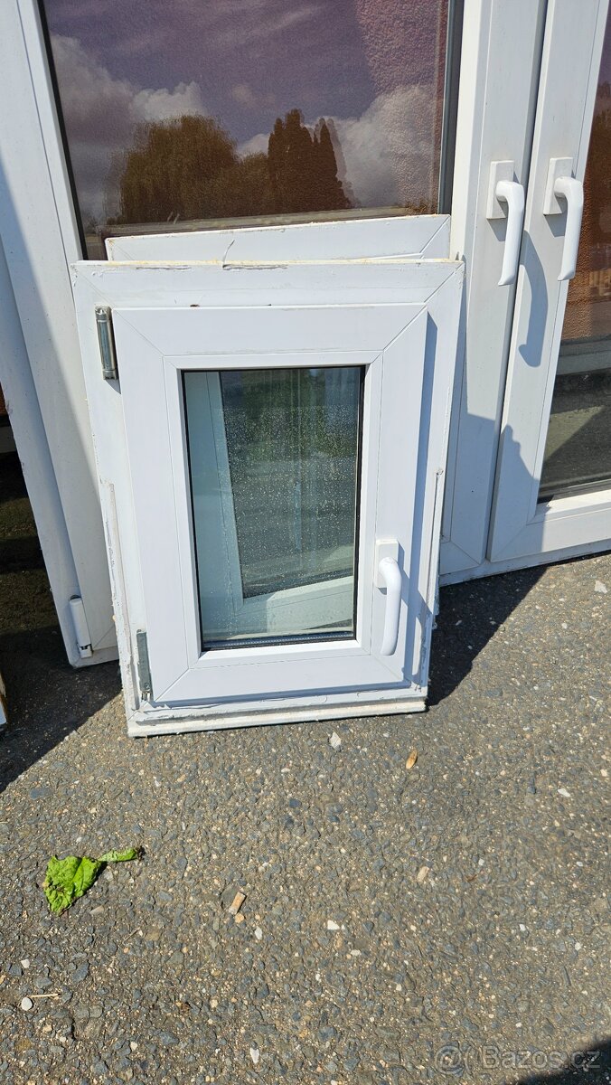 Okno PVC - 430x590 mm - STARŠÍ - 4 KS