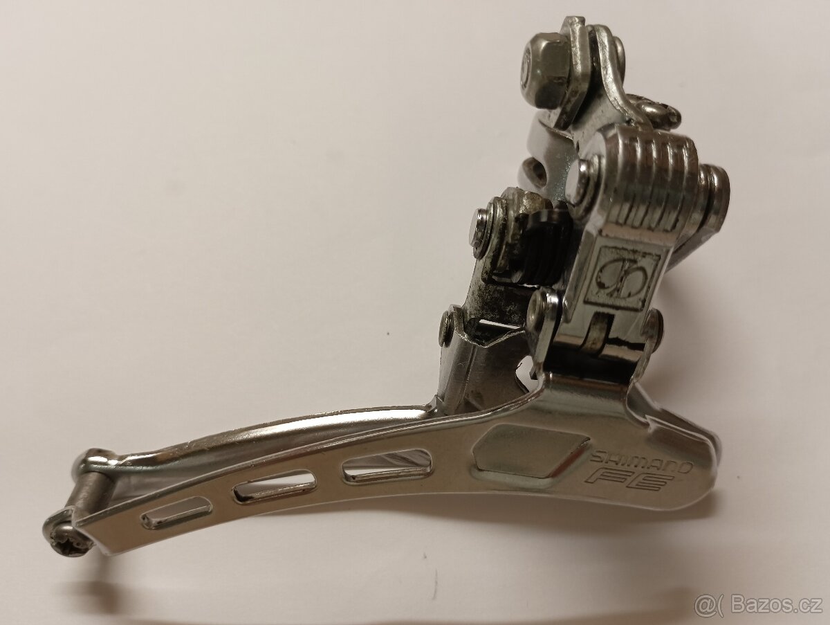 Přesmykač Shimano.
