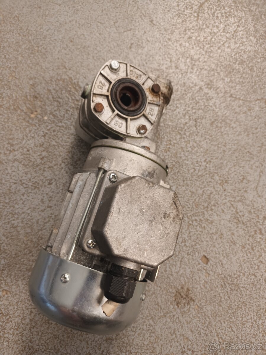ELEKTROMOTOR ŠNEKOVÁ PŘEVODOVKA