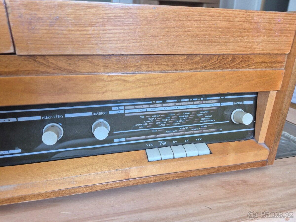 Gramofon rádio Tesla Opereta 1021 A - nefunkční