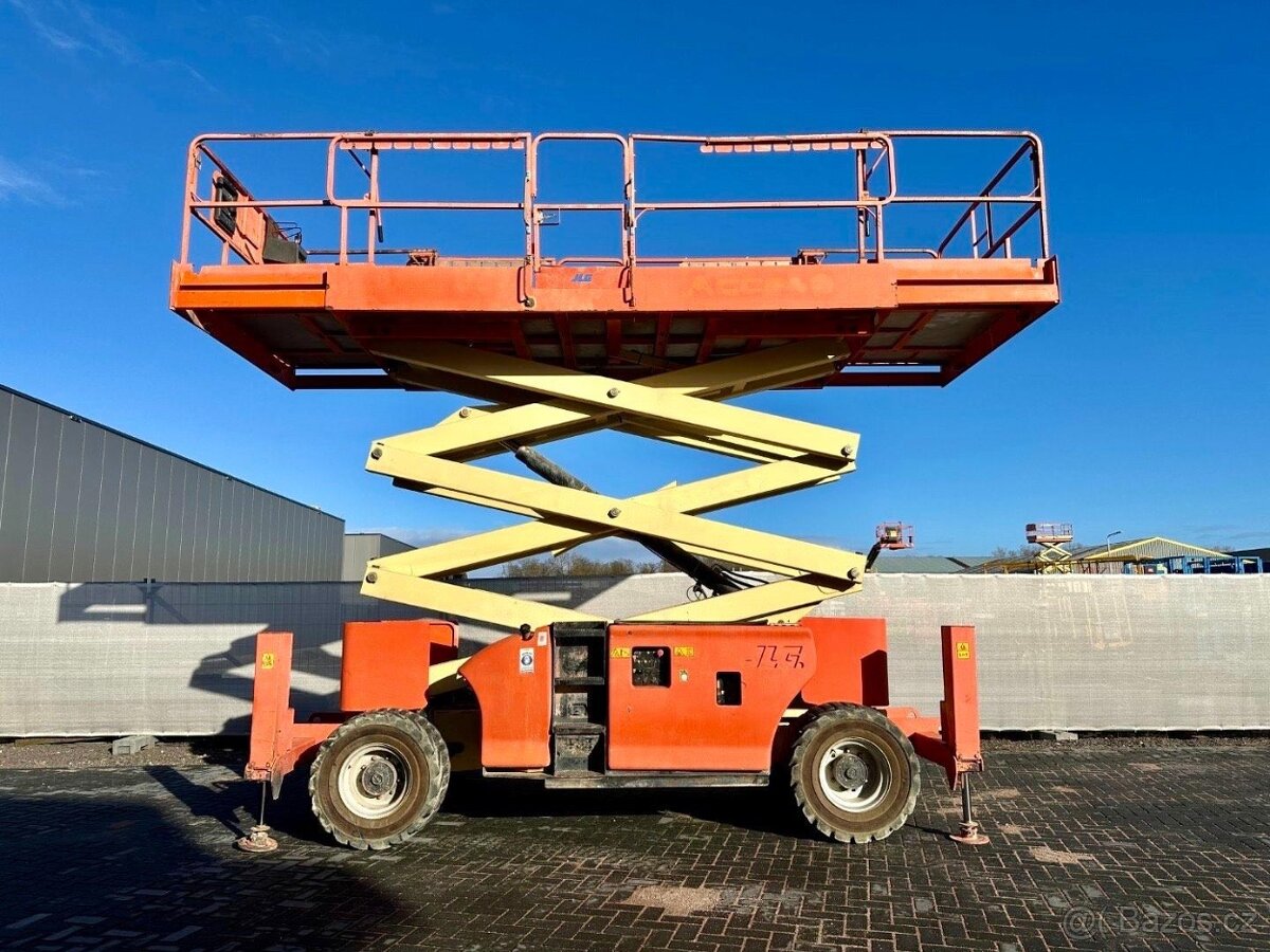 Terénní nůžková plošina JLG 3394 RT