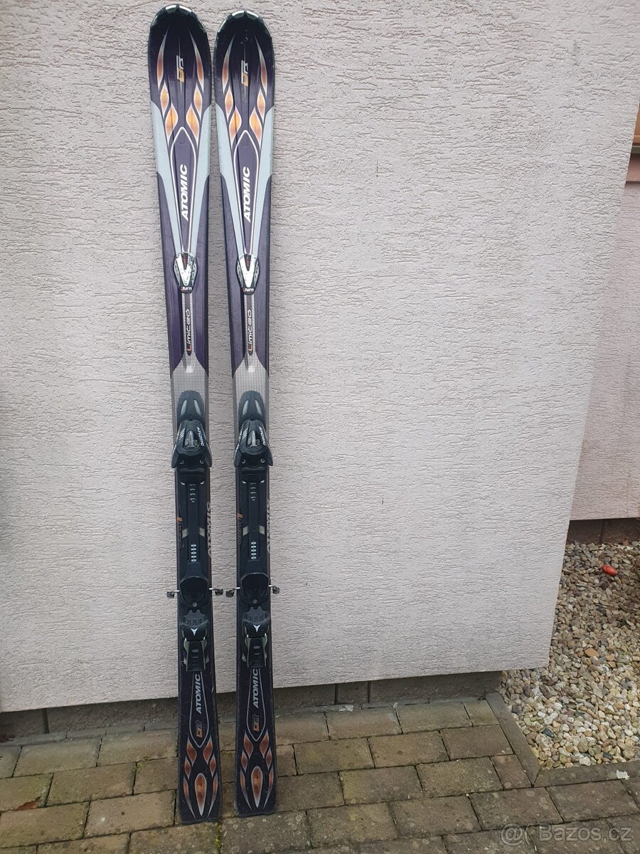 PRODÁM SJEZDOVÉ LYŽE ATOMIC S VÁZÁNÍM ATOMIC