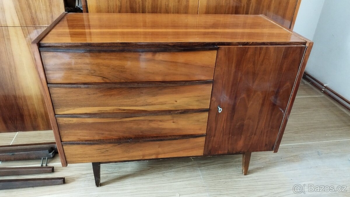 komoda - skříňka se šuplíky 70. léta