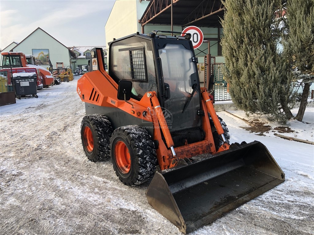 smykem řízený nakladač LOCUST 904 speed+